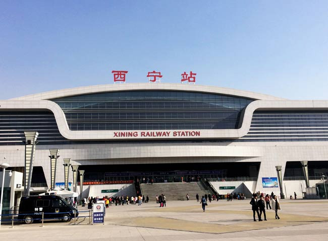 马龙西宁高铁站